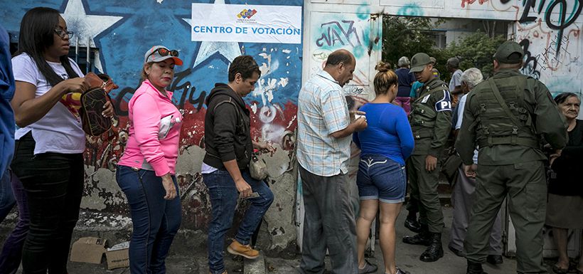 ABREN LOS CENTROS DE VOTACIÓN EN VENEZUELA PARA LA ELECCIÓN DE GOBERNADORES