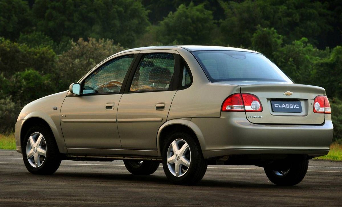 Chevrolet-Corsa-Sedán-1.6-2009-Retrotest-Rutamotor-3.jpg