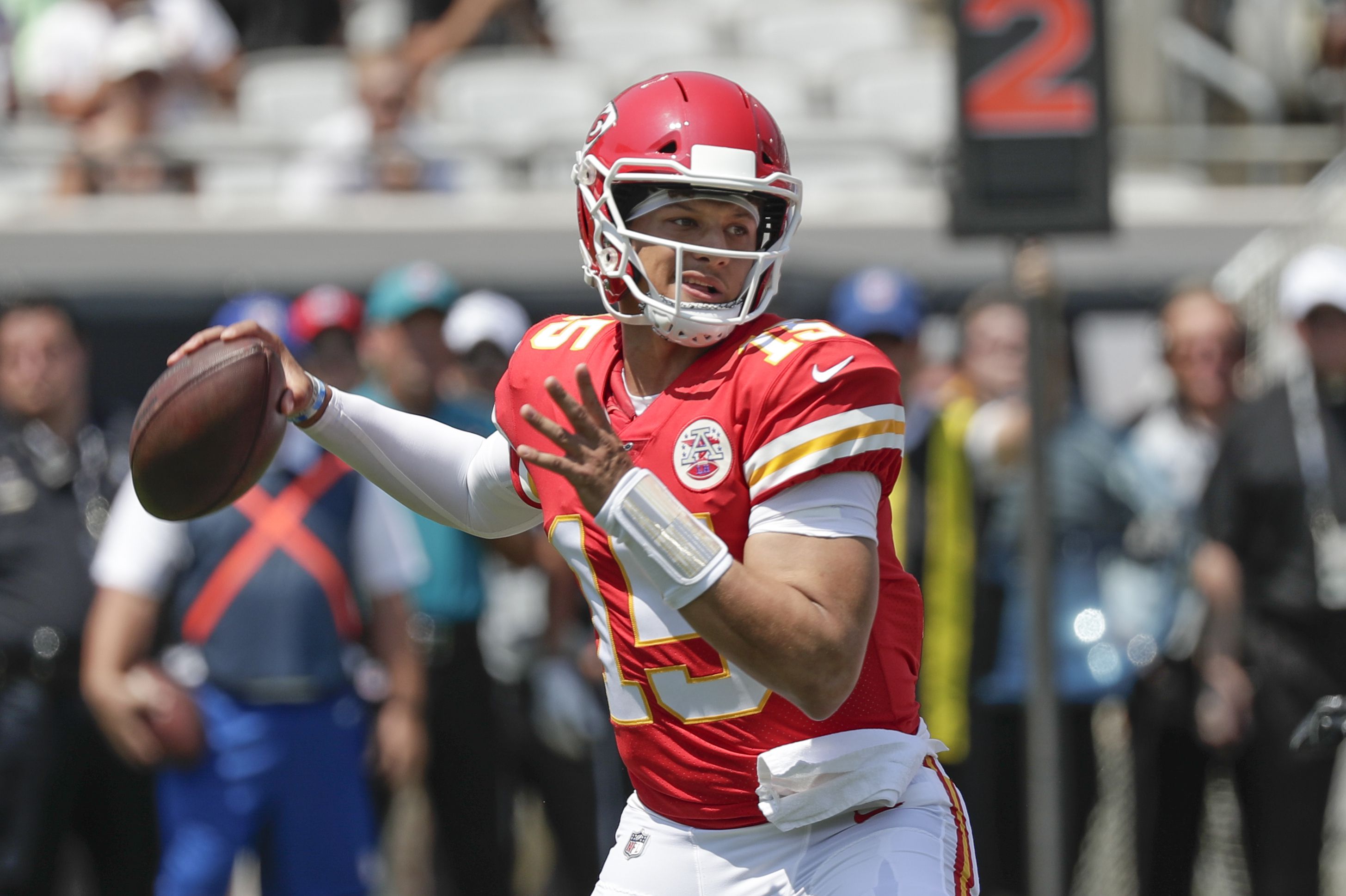 NFL scores, schedule, live updates in Week 1: Patrick Mahomes with