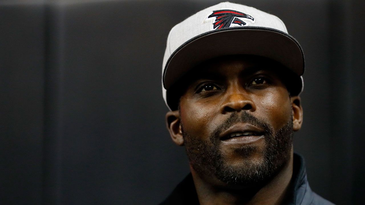 Michael Vick officially announces retirement from NFL after 13 seasons, NFL