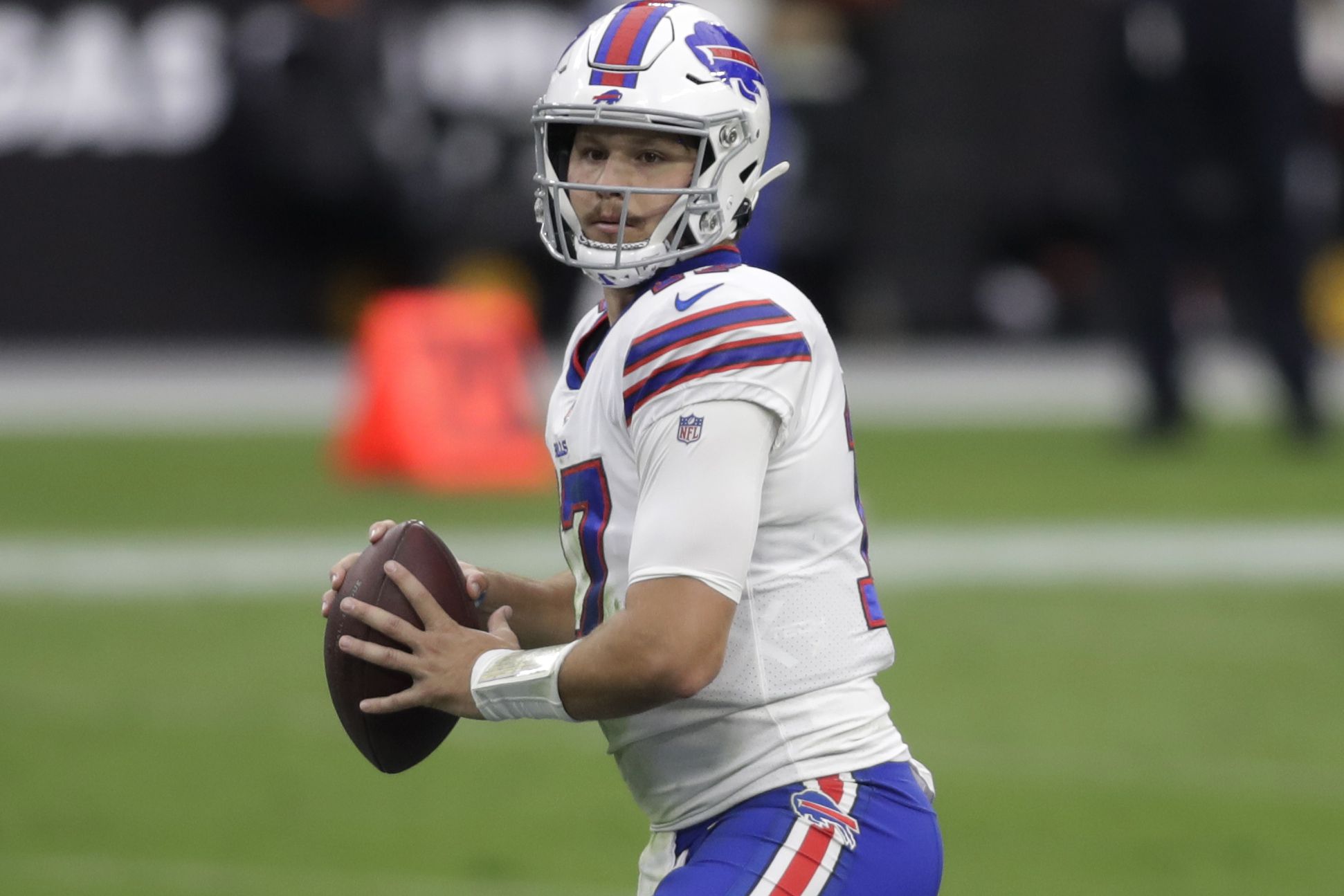 Bills remain undefeated, top Raiders in Las Vegas, 30-23, Buffalo Bills