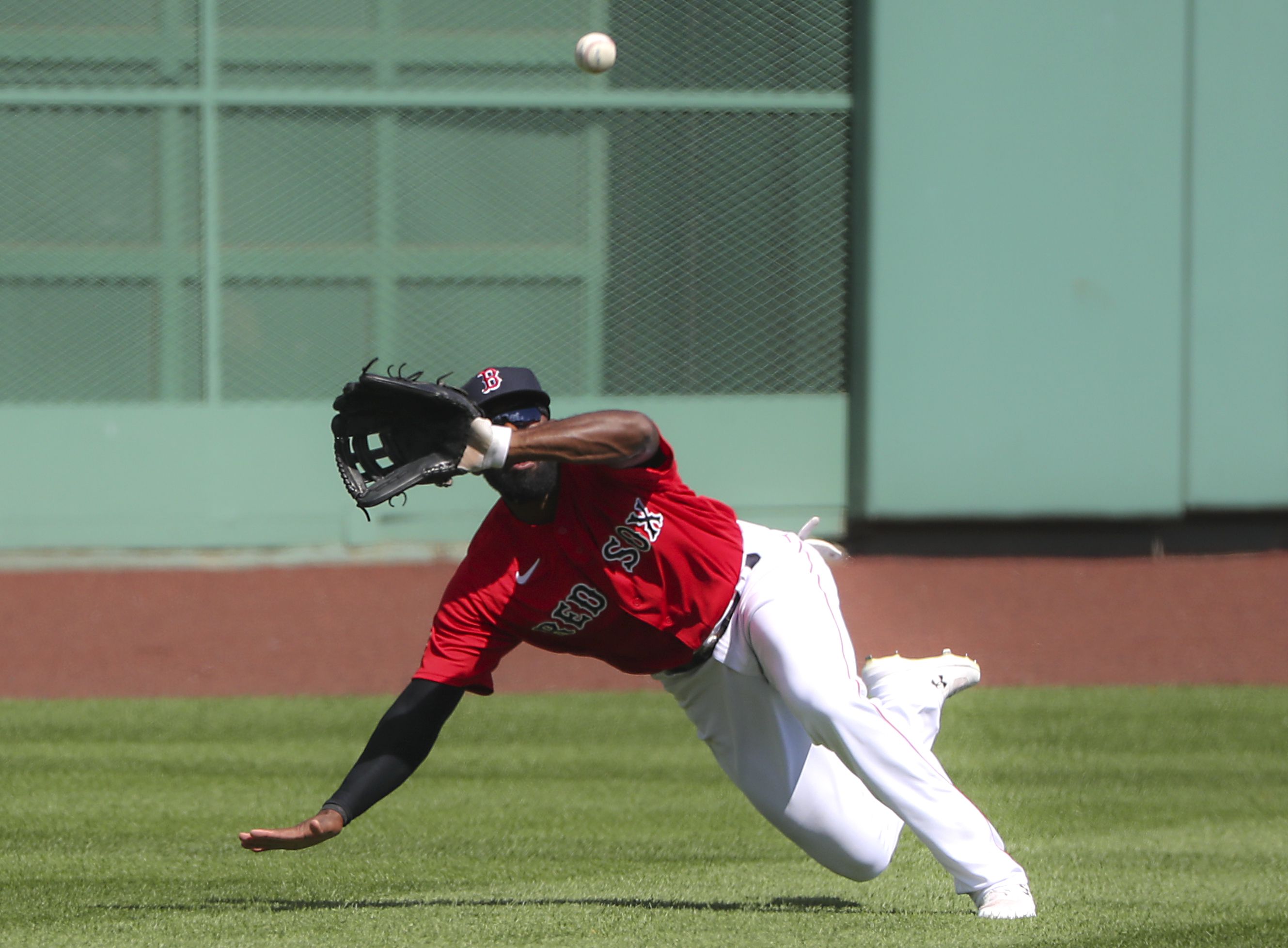 VIDEO, GIF: Jackie Bradley Jr. turns great catch-and-throw double