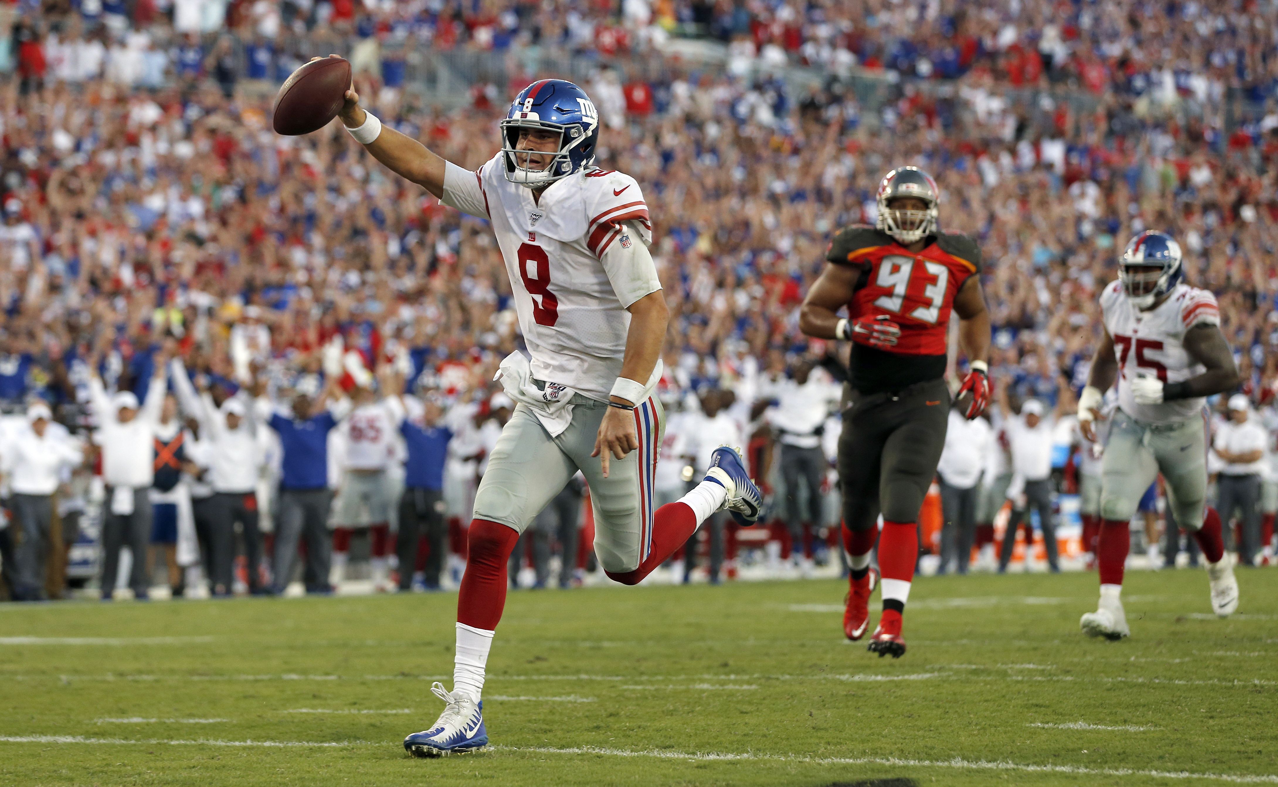 Daniel Jones, Saquon Barkley prove their worth for Giants in upset win