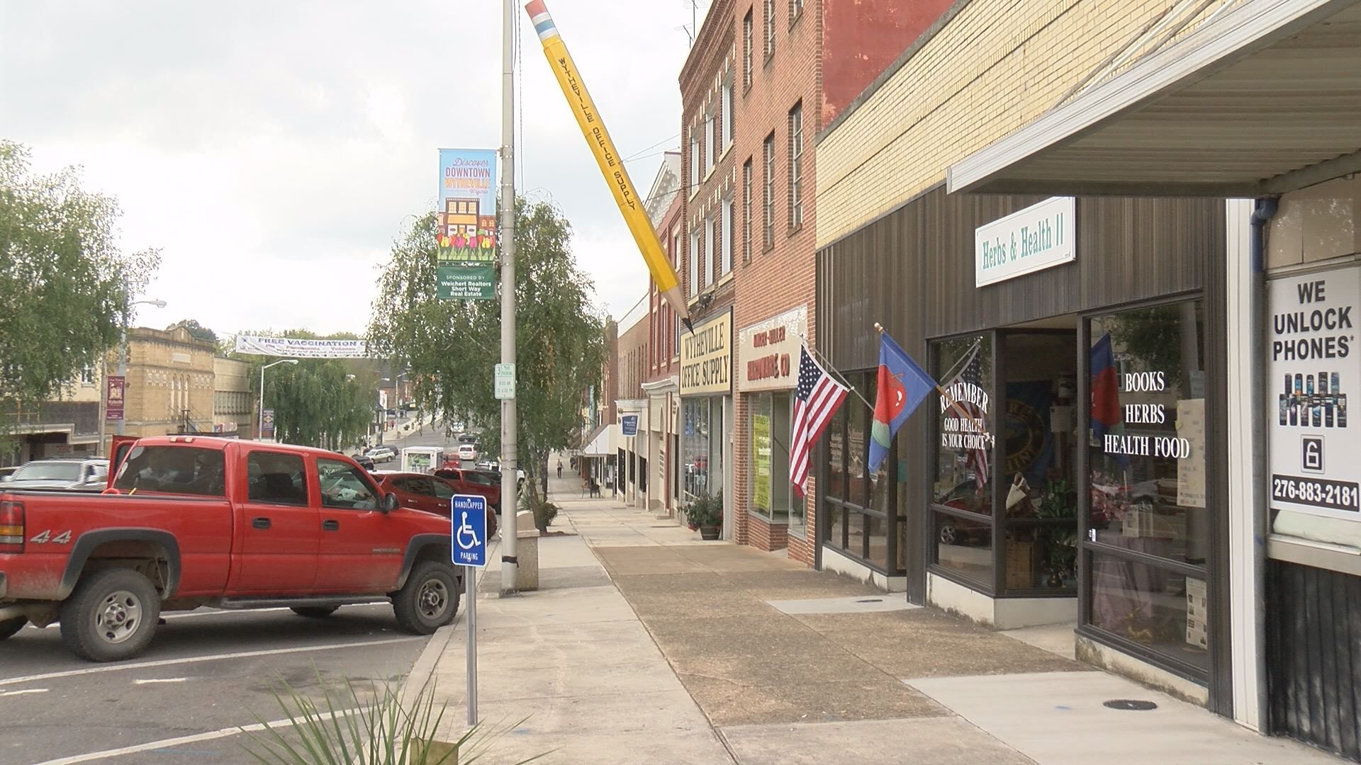 Six businesses compete in Downtown Wytheville for funding to open