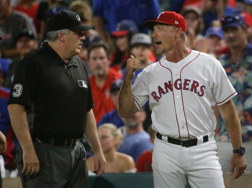 Texas Rangers' Jeff Banister visits ill mother, Steve Buechele