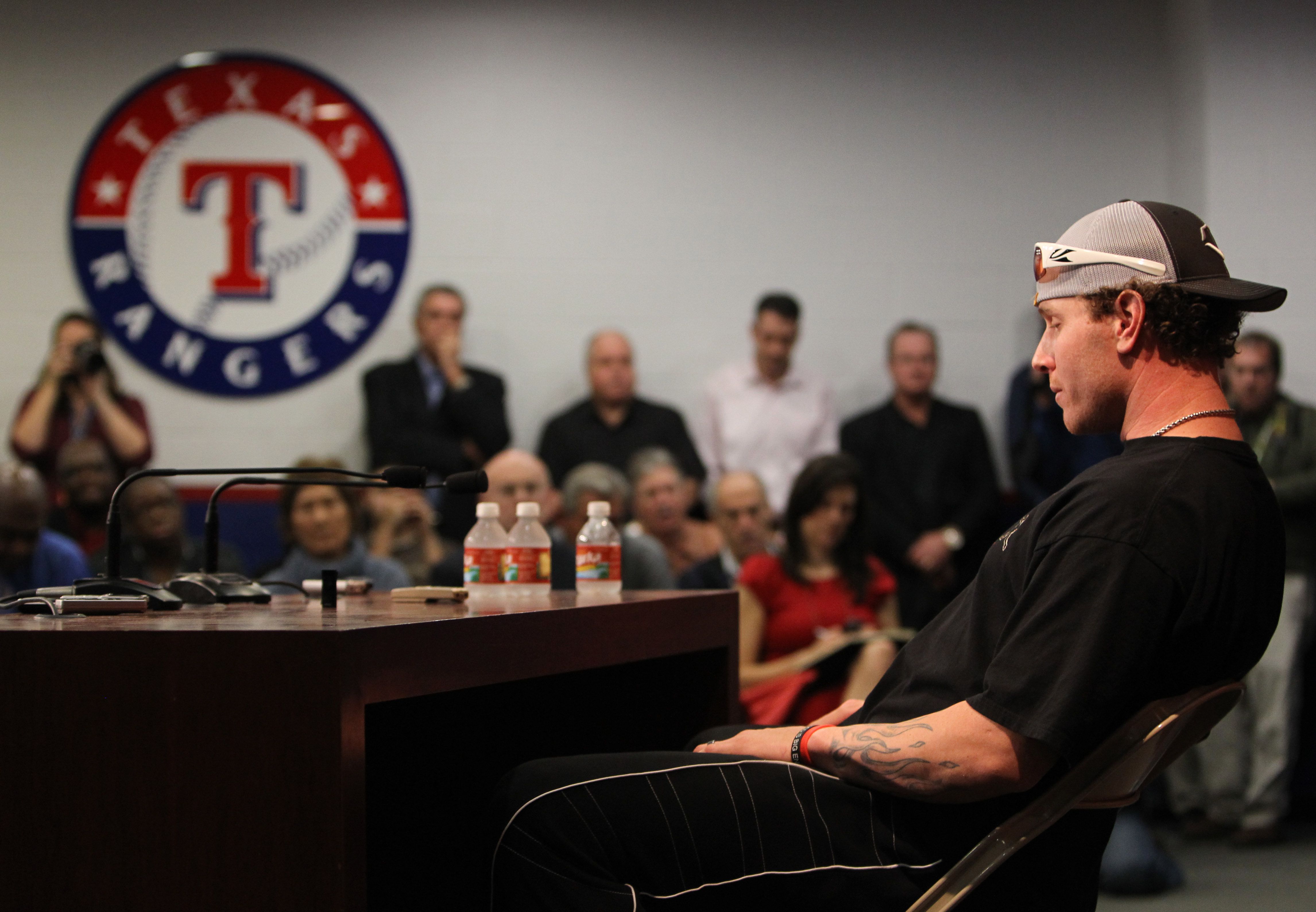 Josh Hamilton cleared by Rangers' doctors, could get one last chance