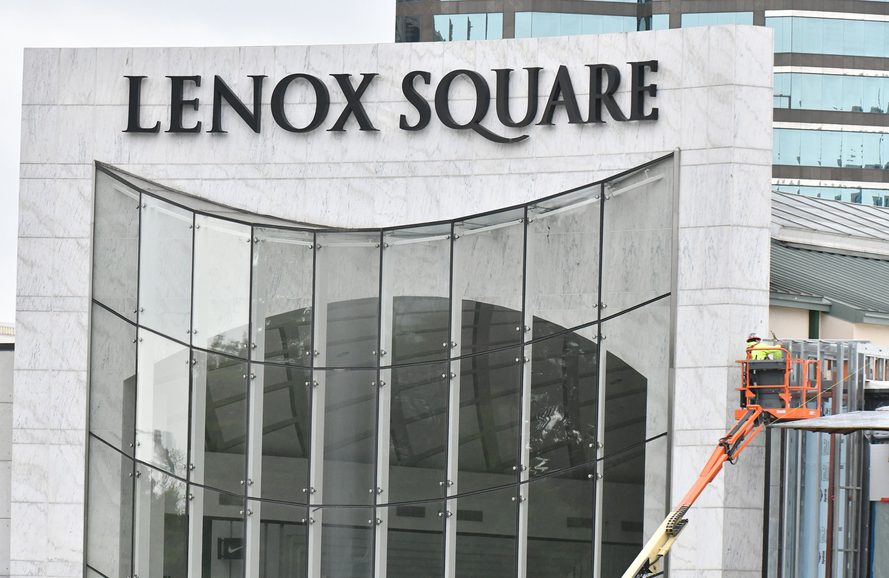 Atlanta, GA, USA. 8th May, 2020. Shoppers slowly began showing up at Atlanta  area malls as COVID-19 restrictions were lifted in Georgia.Pictured: A  handful of shoppers stroll through Lenox Mall, one of