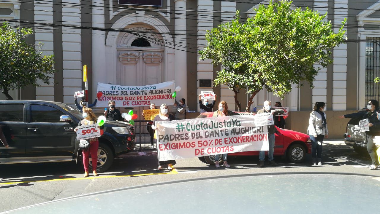 La Naci n Padres piden que colegio analice reconsideraci n en