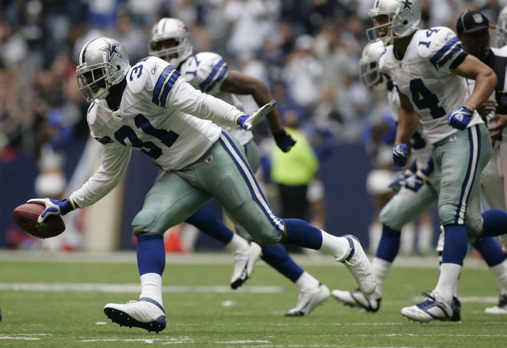 The Dallas Cowboys' Roy Williams warms up prior to playing against the  Washington Redskins at Fedex Field in Landover, Maryland on December 30,  2007. Williams is back on the field after his