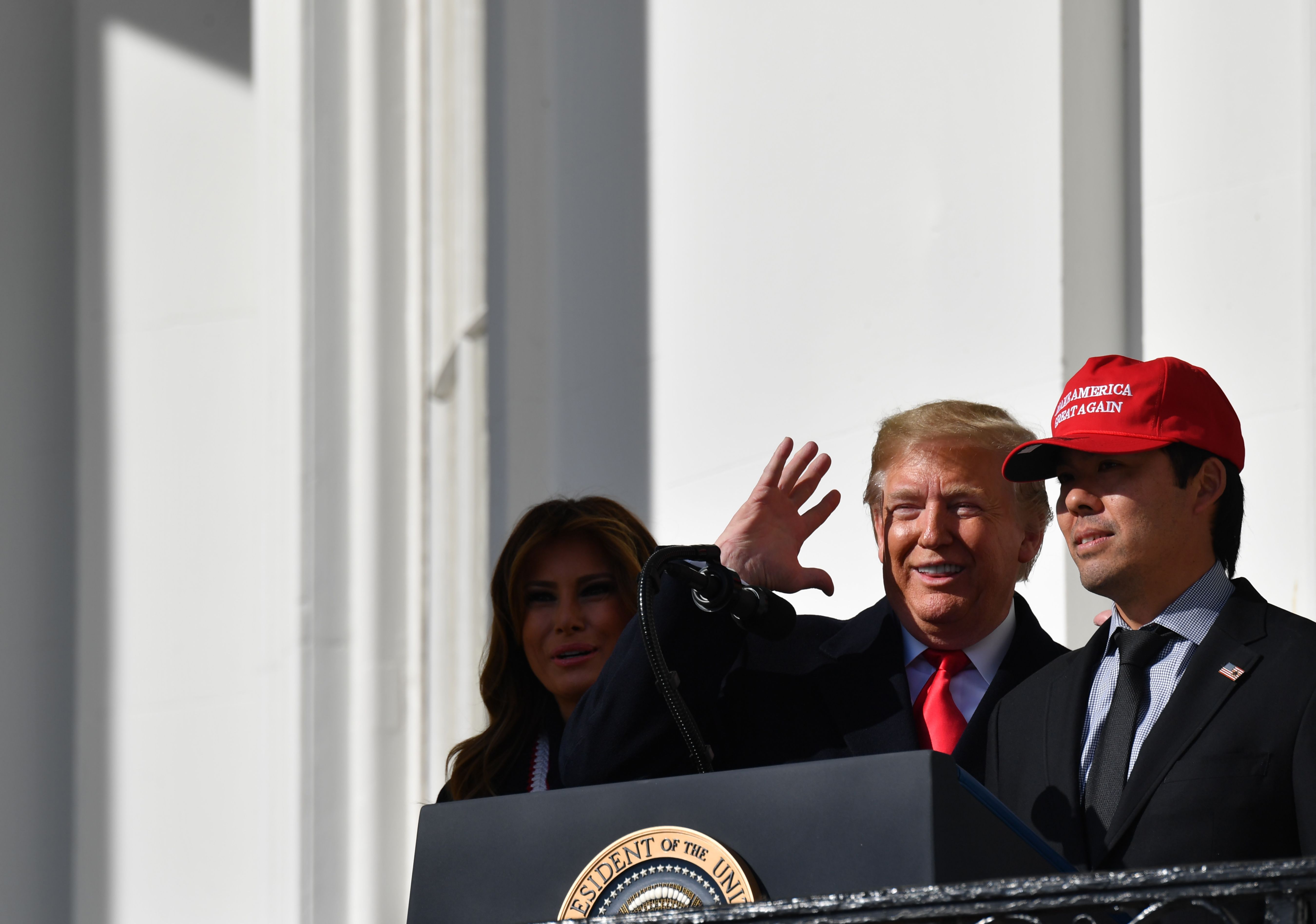 Kurt Suzuki dons MAGA hat at Nationals' White House visit