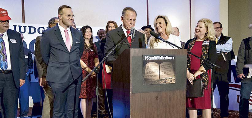 El postulante a senador, el republicano Roy Moore, en una conferencia en Alabama, el jueves.