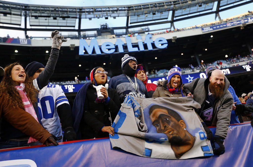 Dallas Cowboys-New York Giants pregame photos: Fans brave the