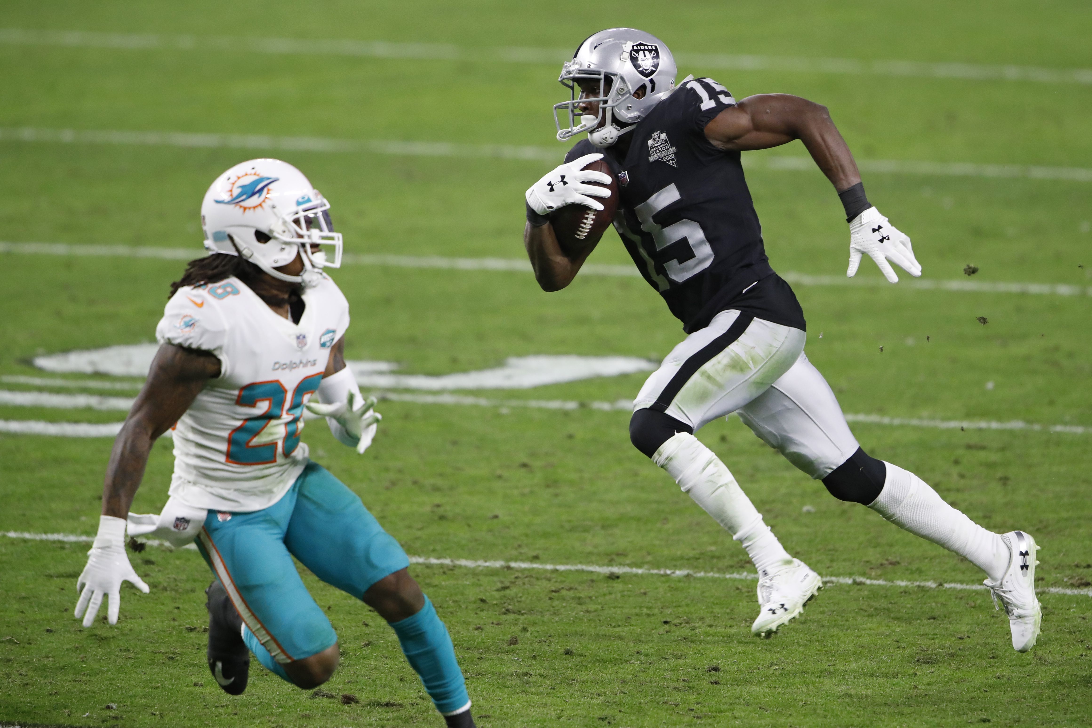 Dolphins stun Raiders 26-25 to move step closer to playoffs