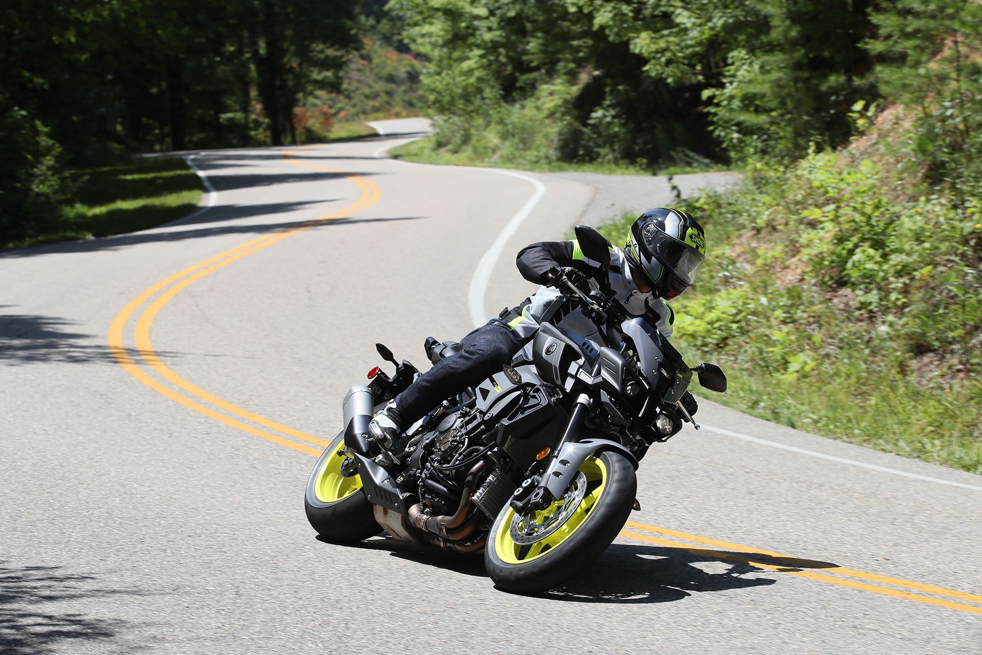 2017 Yamaha FZ-10 First Ride Review | Motorcyclist