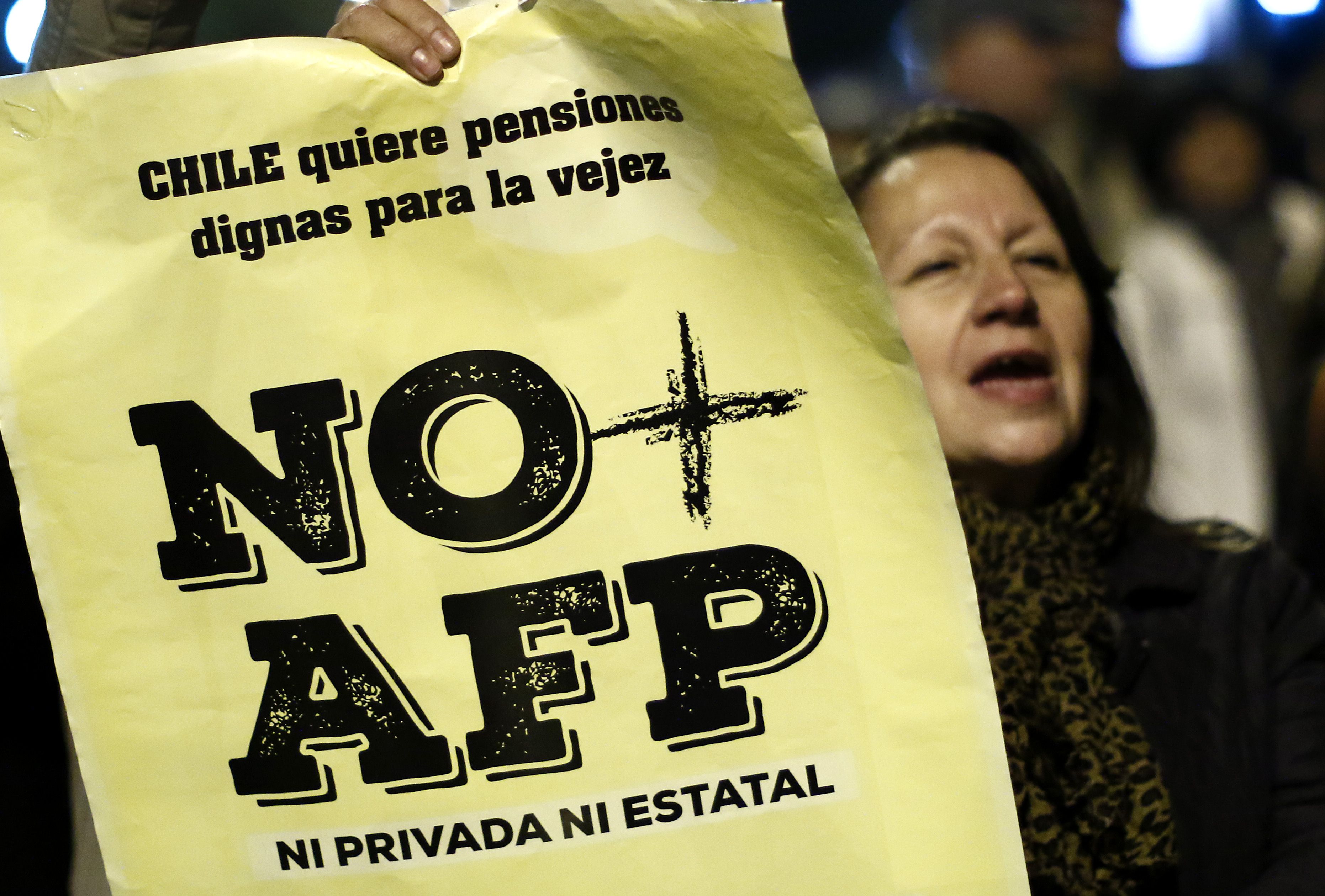 Cacerolazo en Plaza Ñuñoa en contra de las AFP