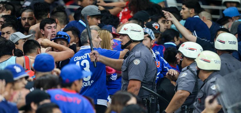 Incidentes, hinchas. la U, Corinthians