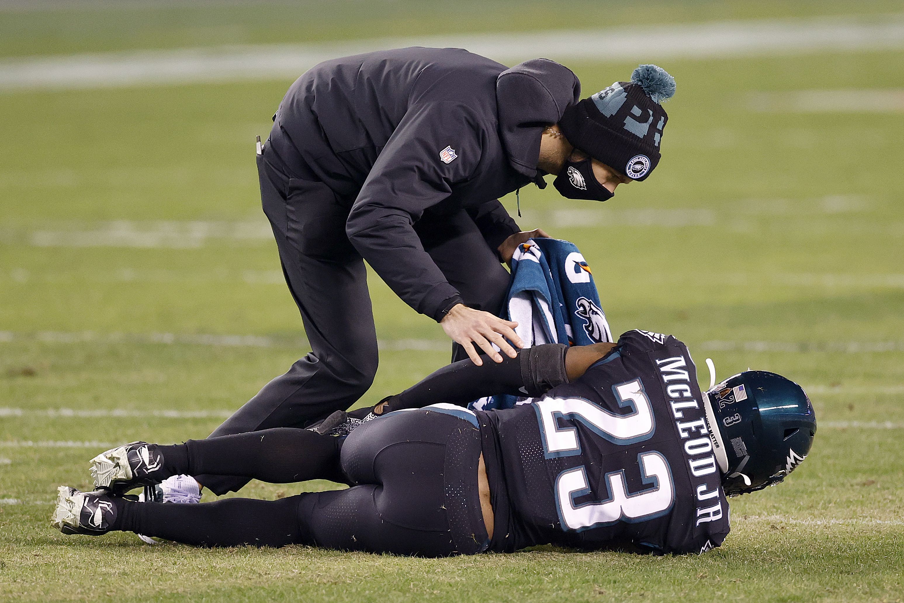 Darius Slay, Rodney McLeod among Eagles who kneel during national