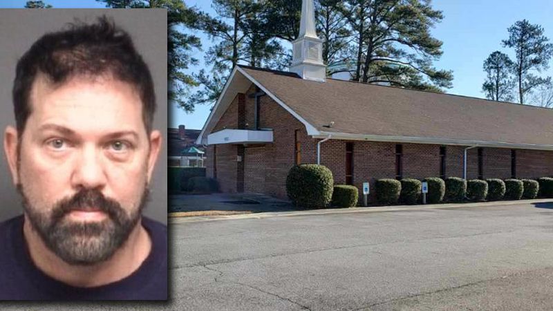 Police: youth pastor steals phone, calls back to apologize and return it,  gets arrested By Oeret Wheenant Oct 7, 2074 at 1.50 EDT Dreamybull 2014  SALISBURY, NC (WEETV) A man deetifying a