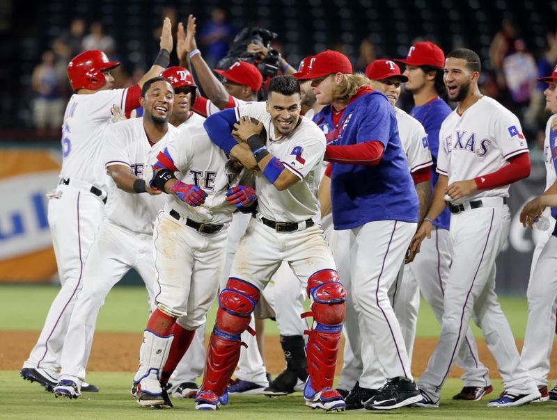 With Robinson Chirinos gone, who is the Rangers' No. 1 catcher heading into  next season?