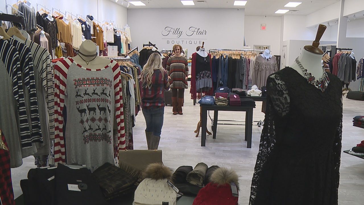 KSFY Gives Back Receiving a gift from Filly Flair Boutique