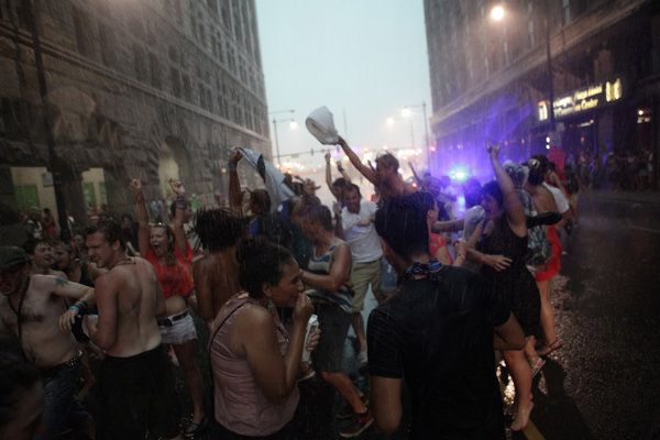 Fans dance in the rain at Lollapalooza on Day Three – The Columbia Chronicle