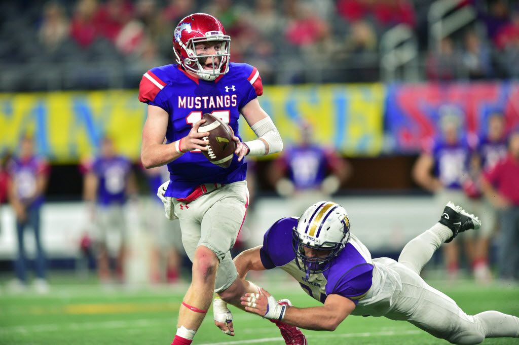 Grapevine QB Alan Bowman's custom 'Gucci cleats' are taking Texas high  school football Twitter by storm