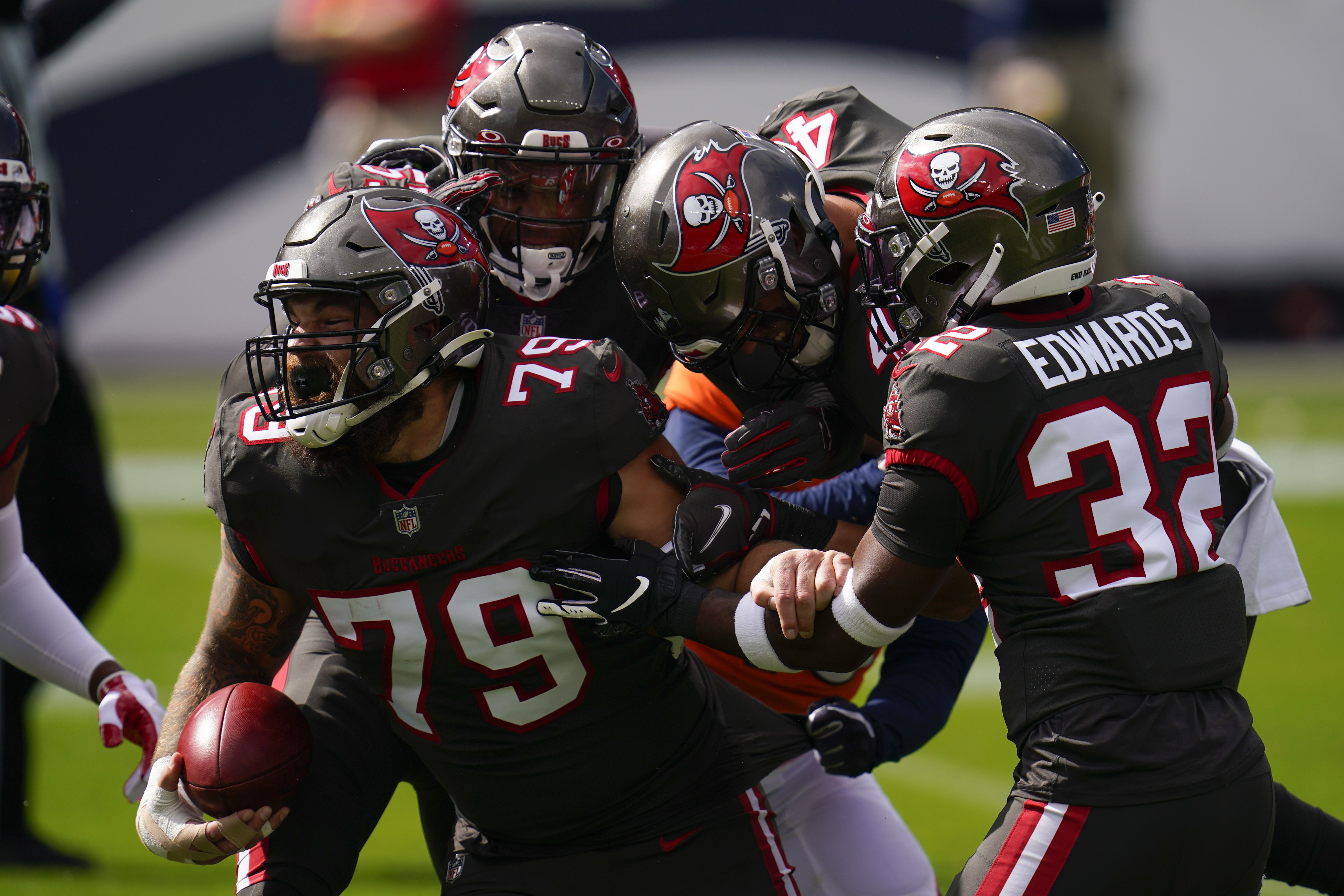 Tampa Bay Buccaneers - It's GAMEDAY vs. the Denver Broncos! ⏰: 4