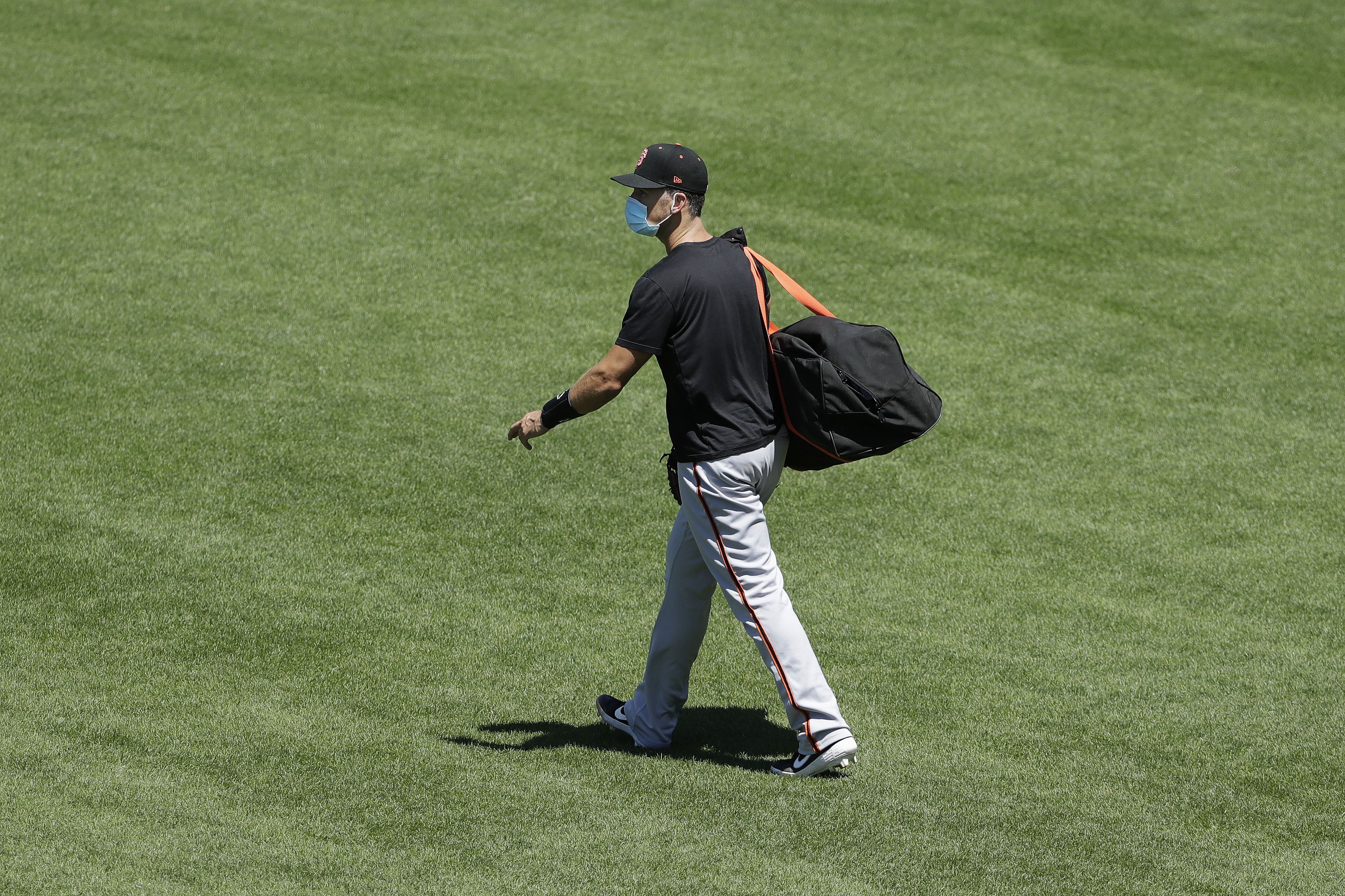 Giants evaluating replacements for Buster Posey