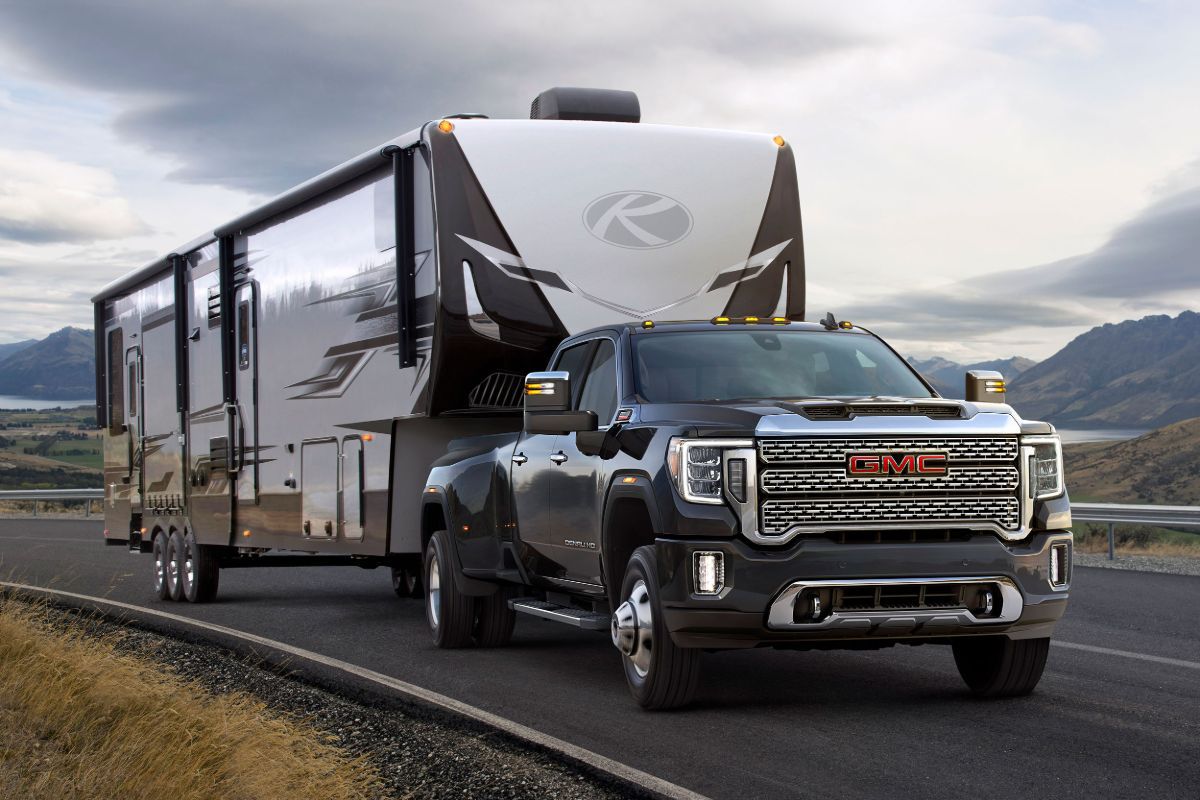 2020-GMC-Sierra-3500HD-Denali-invisible-trailer.jpg