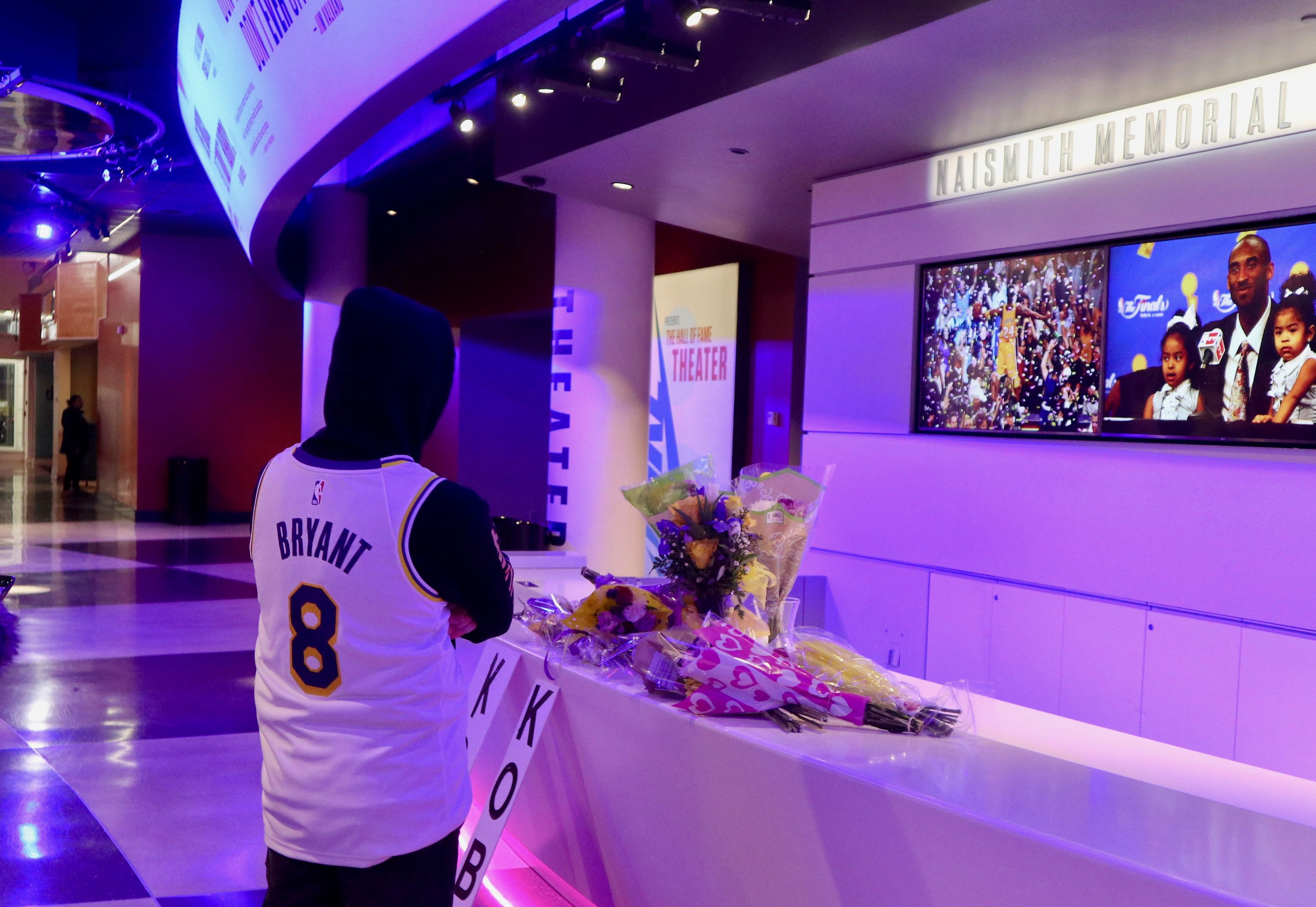Kobe Bryant elected to Basketball Hall of Fame in solemn moment