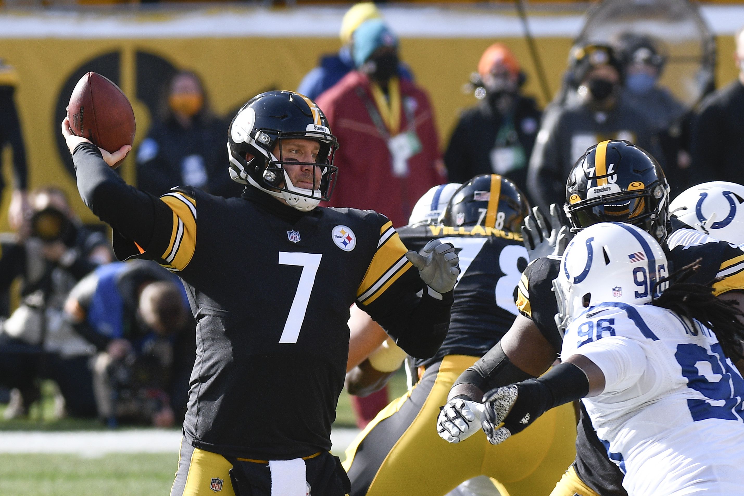 Steelers rally past Colts to lock up AFC North championship