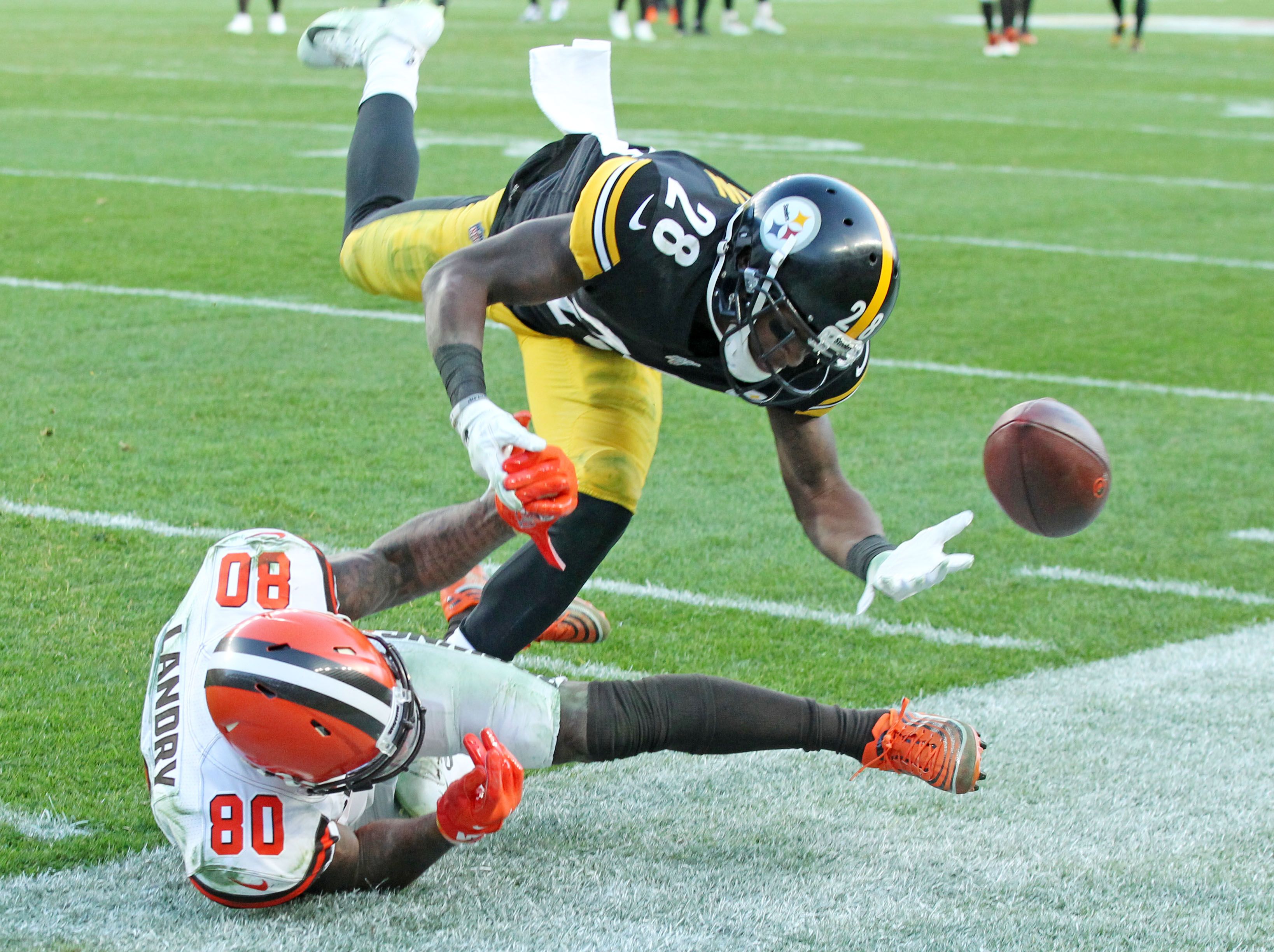 The Steelers and Browns bring contrasting styles to their playoff