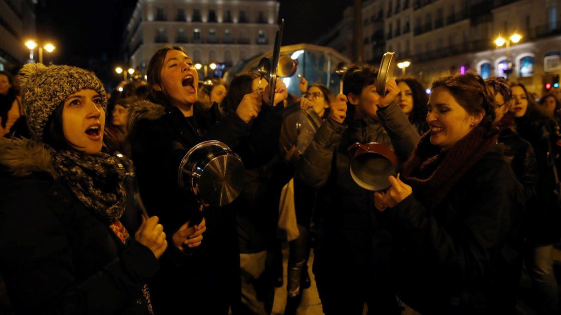 CACEROLADA EN LA PUERTA DEL SOL