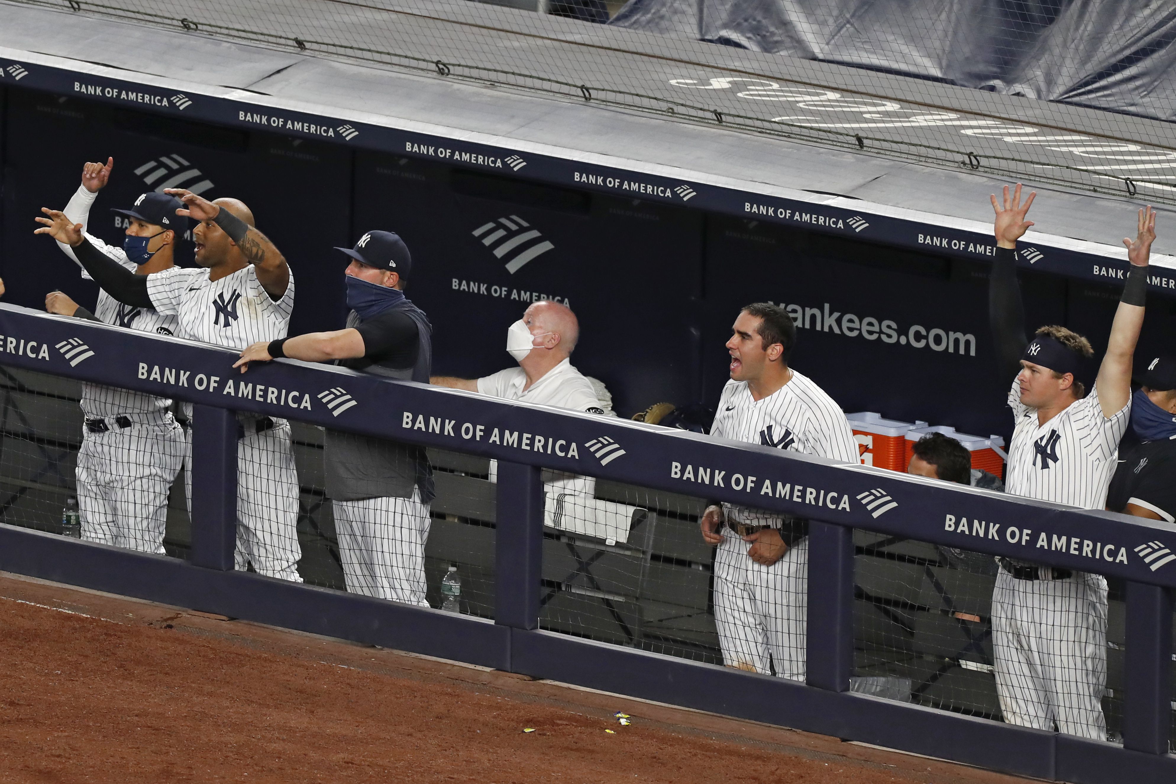 Here's what a socially distanced MLB dugout looks like in 2020