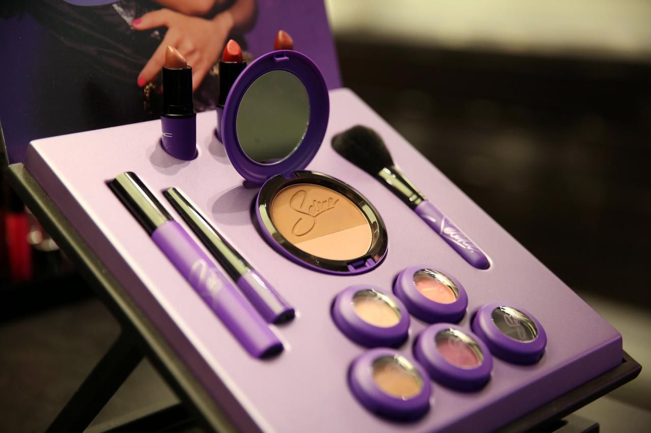 Práctico Brisa Anual Renuevan promoción de cosméticos MAC inspirados en Selena