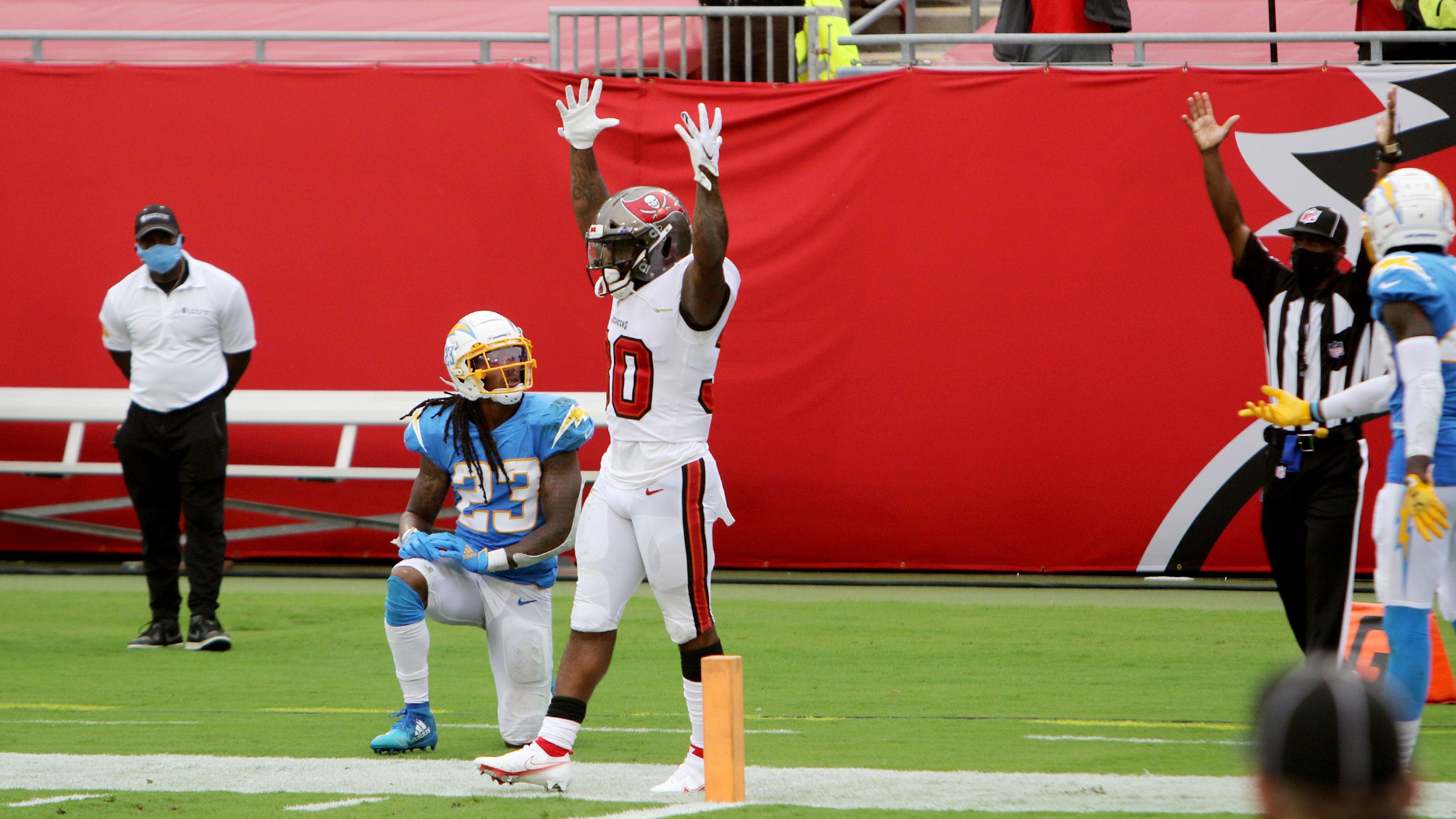 WATCH: Ke'Shawn Vaughn TD gives Bucs lead vs. Colts