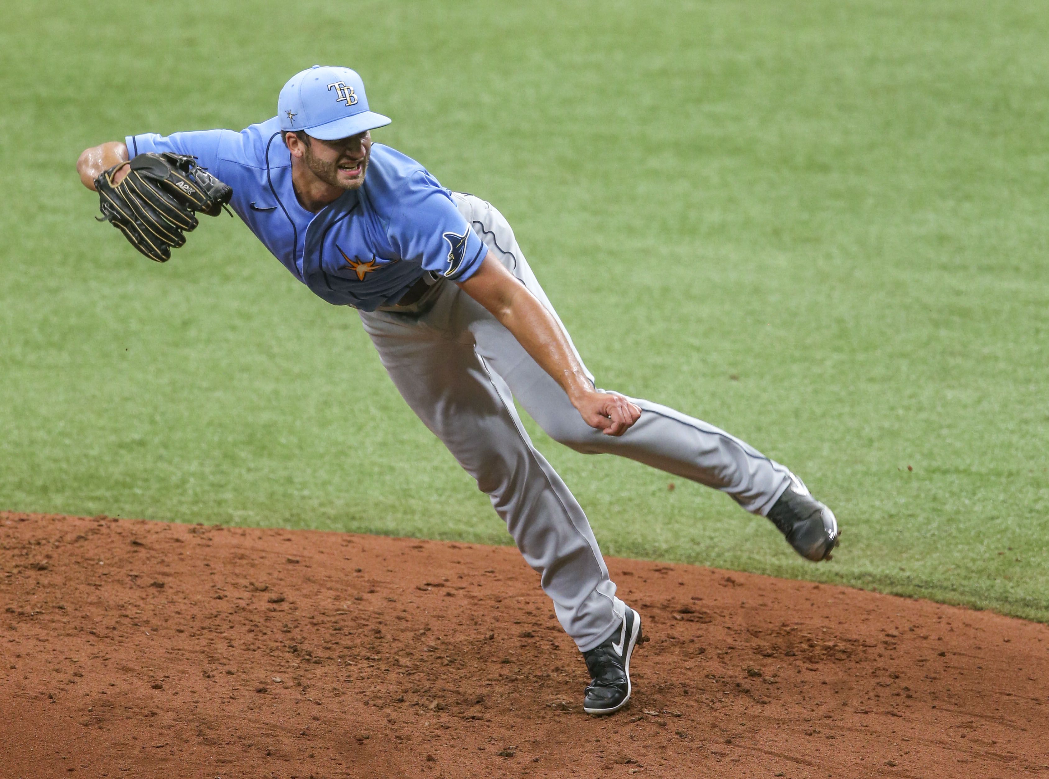 LOOK: Rays pitcher Pete Fairbanks gets black eye from dunking on 3