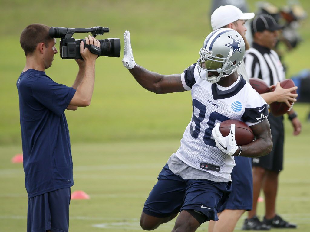 Why Dez Bryant says Ezekiel Elliott is safe from any rookie hazing by the  Cowboys