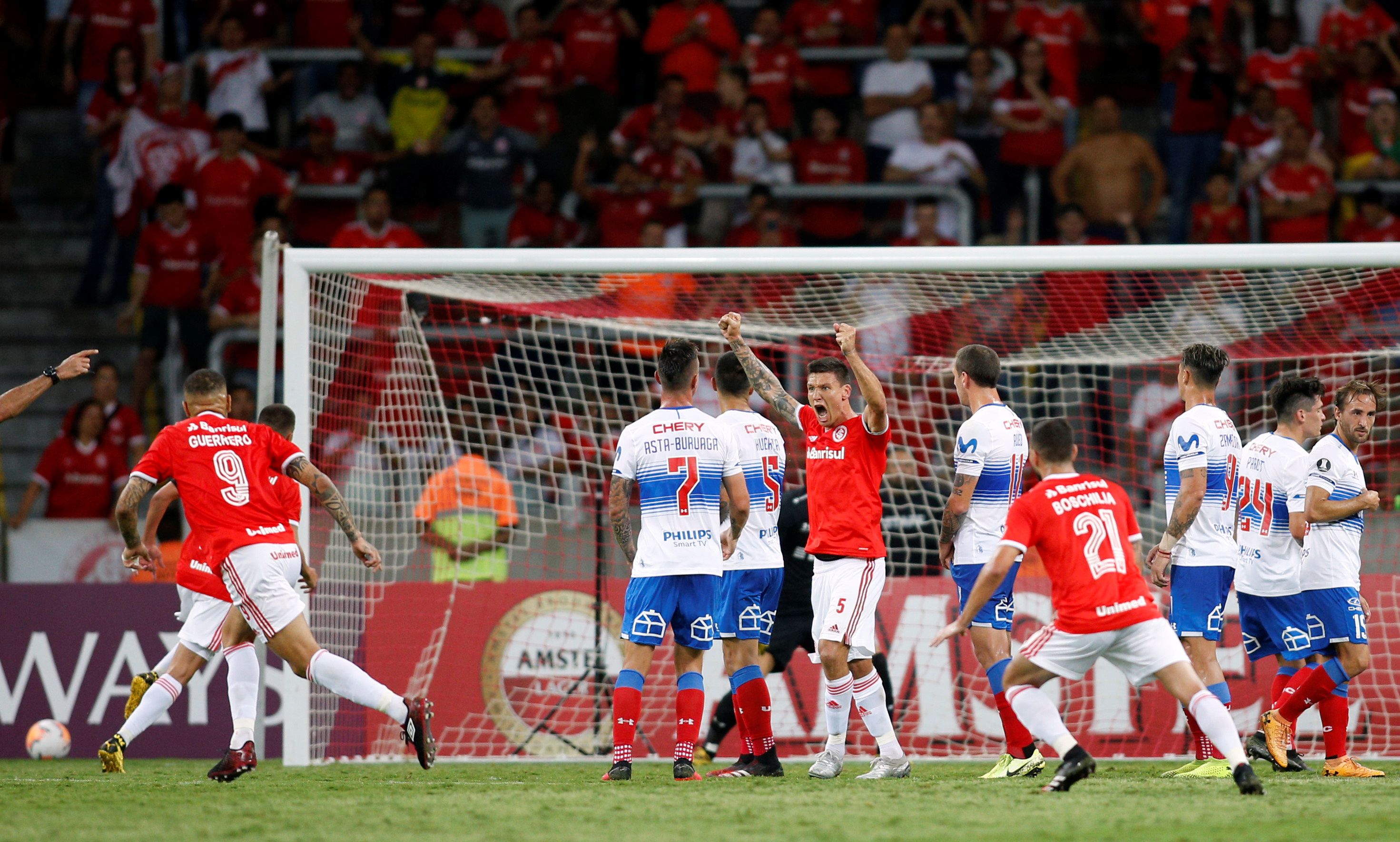 Internacional v Universidad Católica