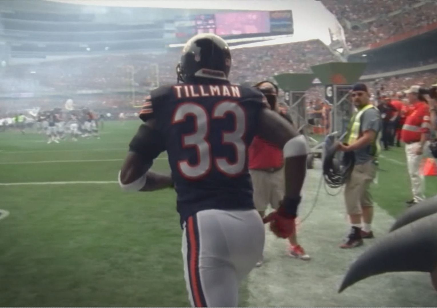 SEE IT: Charles Tillman announces his NFL retirement with 'Peanut Punch'  video, knocking objects out of the hands of family members – New York Daily  News