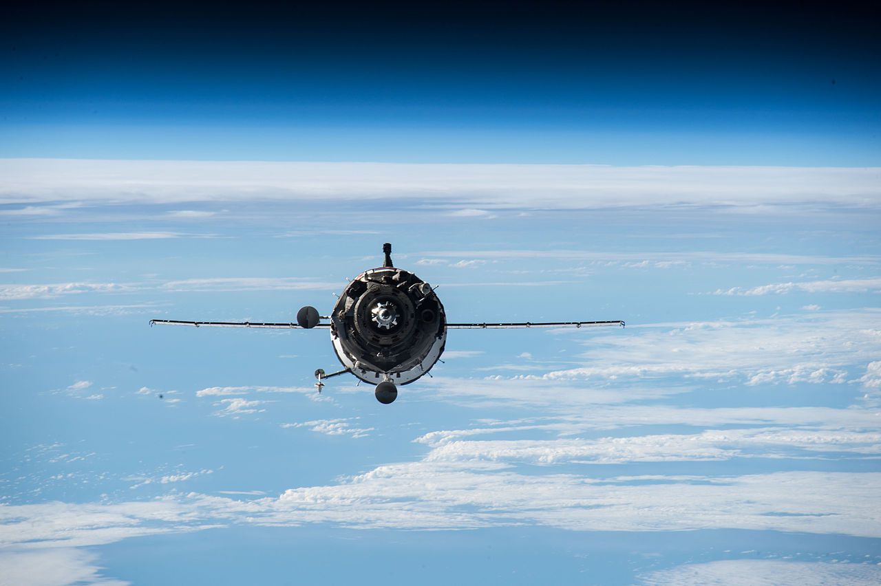 ISS-43_Soyuz_TMA_16M_approaches_the_ISS_a.jpg