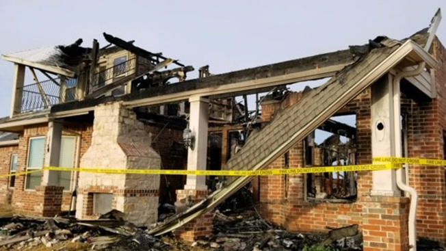 Dallas Police Officer S Forney Home Destroyed By Fire On Christmas Eve