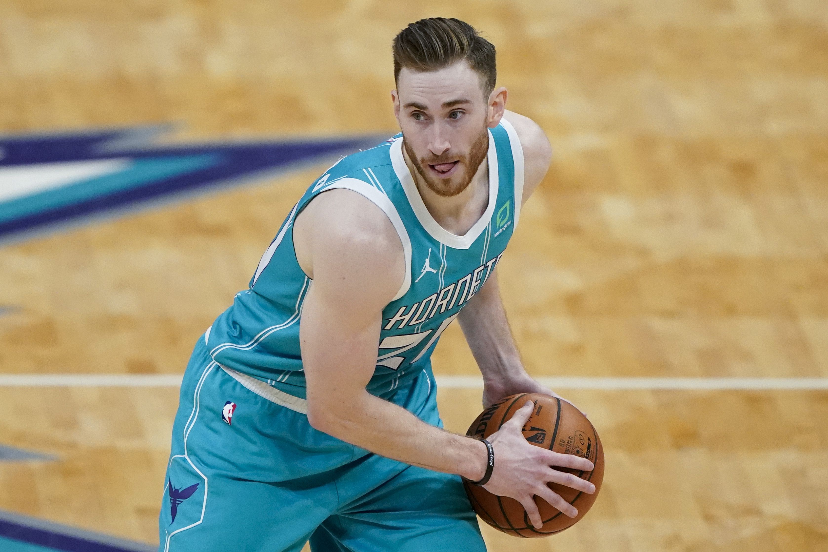 Charlotte Hornets sign ex-Boston Celtic Gordon Hayward