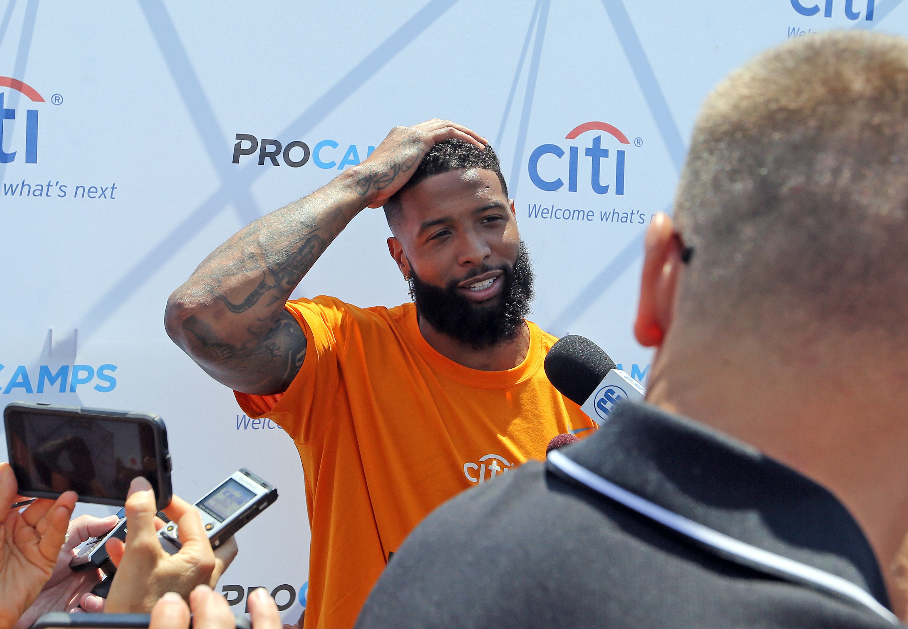 Odell Beckham Jr. has a blast with a sellout crowd of 650 kids at his youth  ProCamp at Strongsville High (video) 