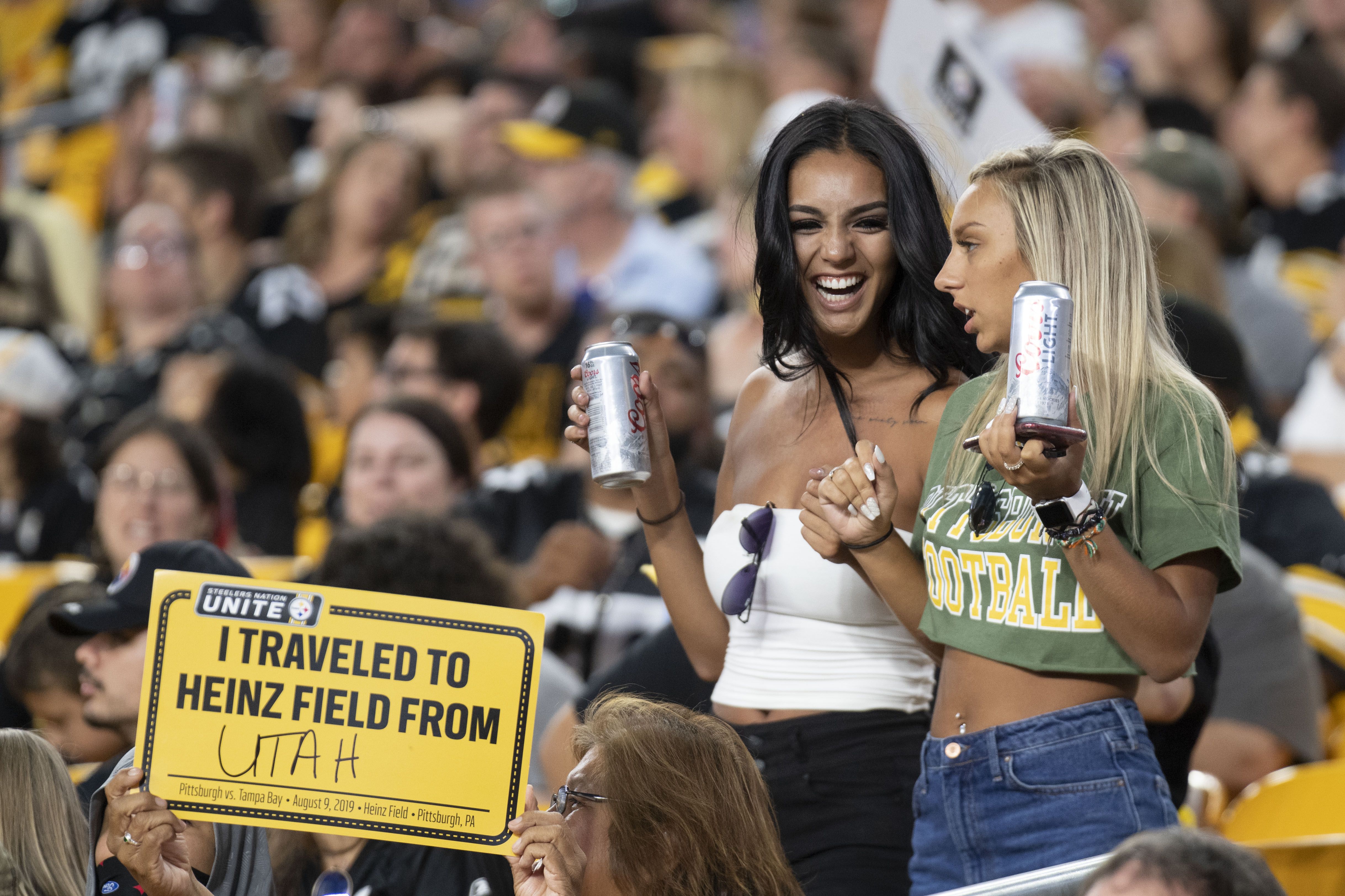 baltimore 2 Raw on X: Ravens fan throws beer in Steelers fan face 