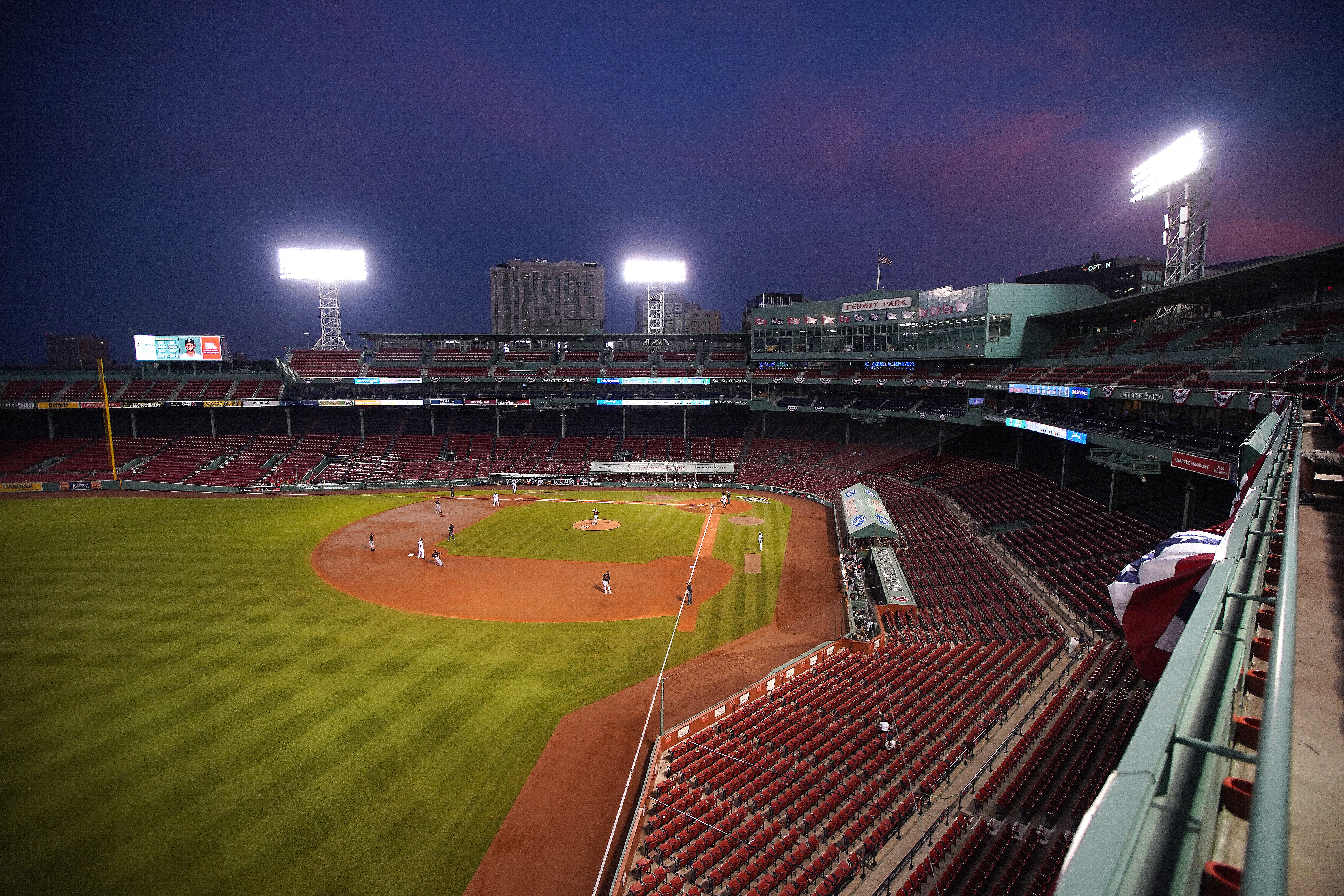 A night to remember at the oldest MLB stadium @fenwaypark ! Planning,  Production & Design: #RafanelliEvents Venue: @fenwaypark Linens:…
