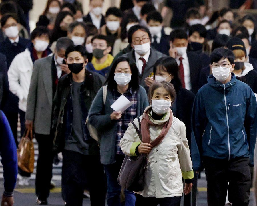 Novel coronavirus / People wearing face masks in Tokyo, Japan