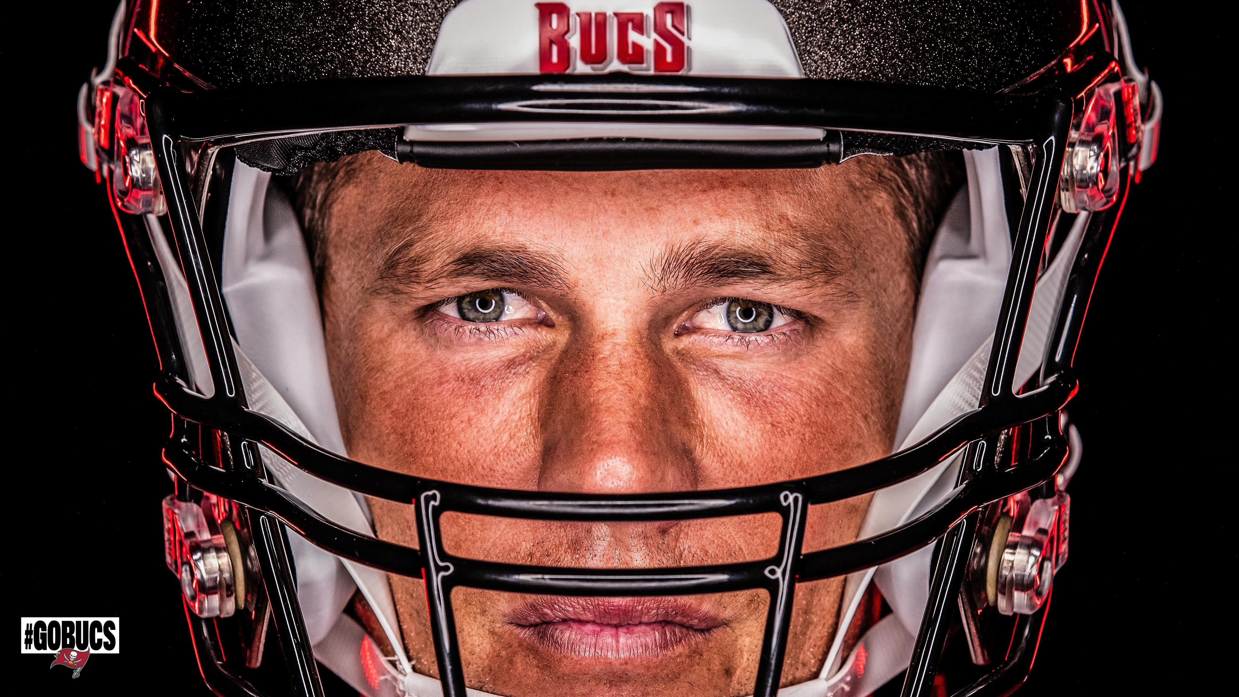 Buccaneers QB Tom Brady Looks Menacing In New Tinted Helmet Visor (PICS)