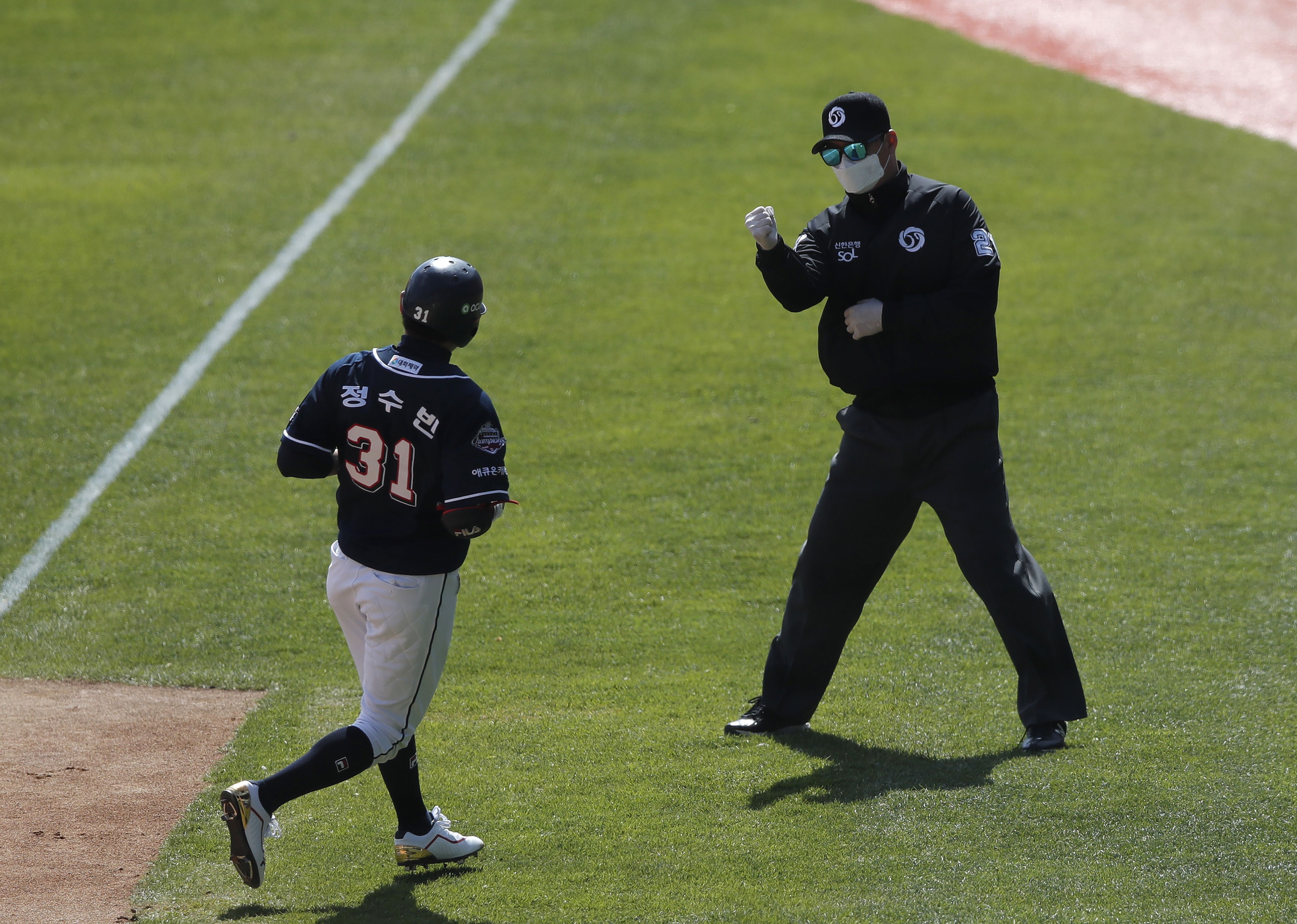 South Korea's baseball preseason underway in empty stadiums - The Boston  Globe