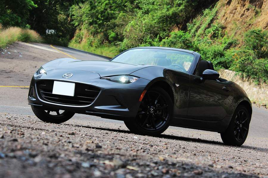 Mazda_MX-5_Exterior_Autologia5-900x600.jpg